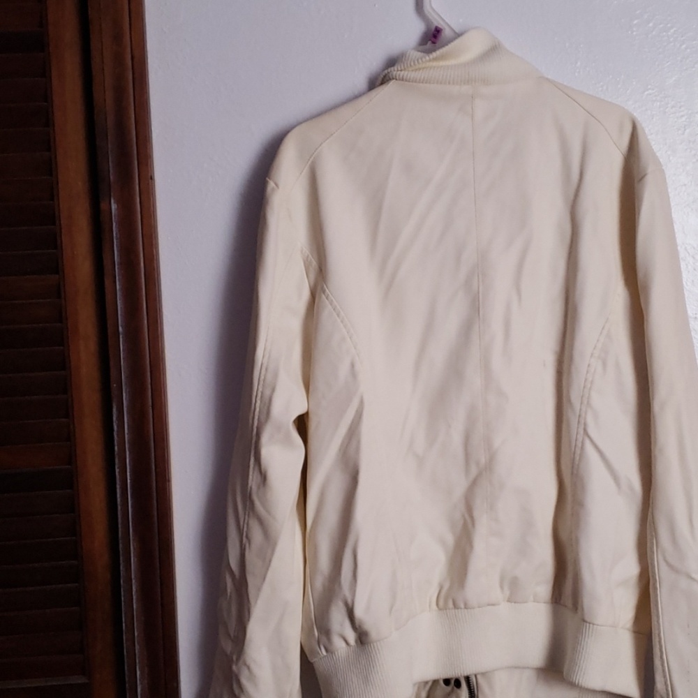 Cream Jacket. Deb - image 5